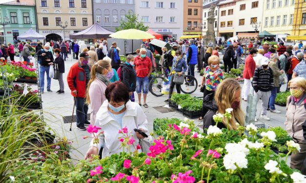 Farmářské trhy začínají s květinami