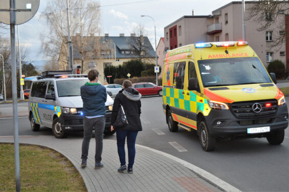 Kousek od hřiště Hříbek srazila fabia chlapce